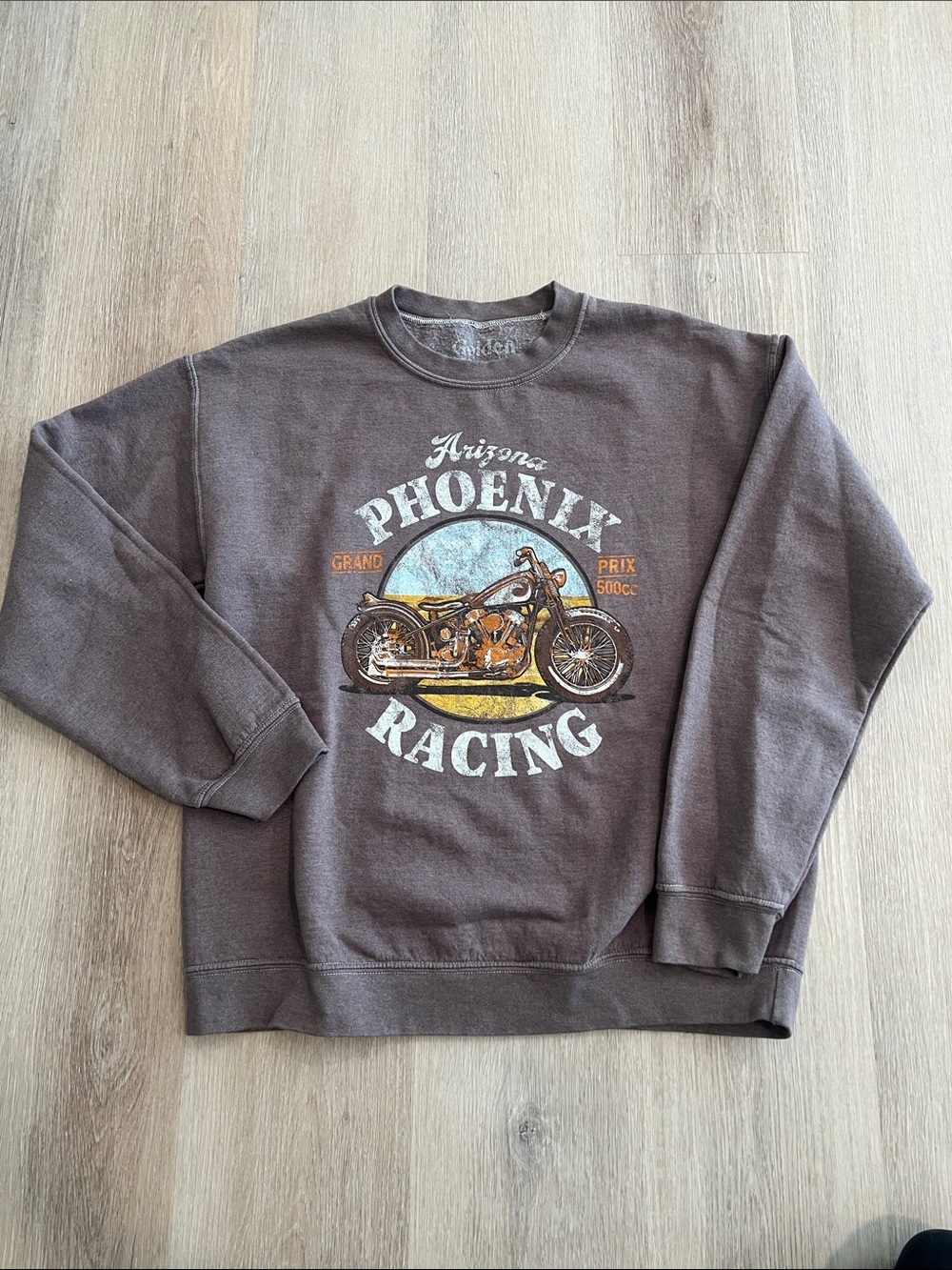 UO Crewneck🏜️🏍️